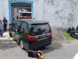 Raja Paku Buwana XIII Tiba di Keraton Kasunanan Solo