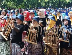 “Seribu Senyum, Lima Ribu Angklung: Meriahkan Angklung’s Day 2025”