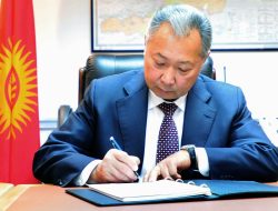 Kurmanbek Bakiyev Dari Pahlawan Revolusi Hingga Pemimpin yang Digulingkan