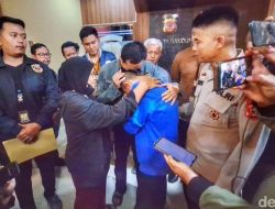 Pelukan Keluarga Air Mata Sambut Kepulangan Kiper Muda dari Kamboja