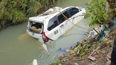 Hujan Deras Picu Bencana di Bandung: Rumah Ambruk, Angin Kencang Sapu Permukiman, Dua Mobil Hanyut